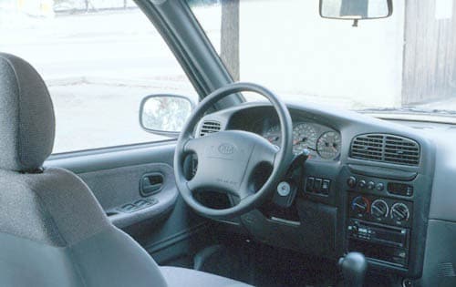 2000 Kia Sportage interior I