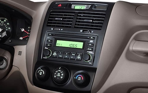 2006 Kia Sportage interior CC