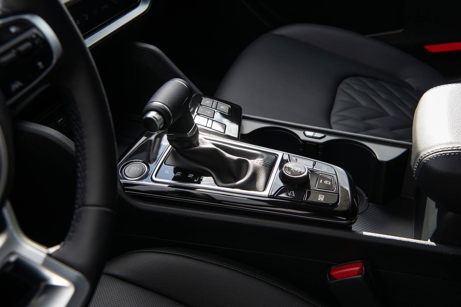 2024 Kia Sportage interior SHF