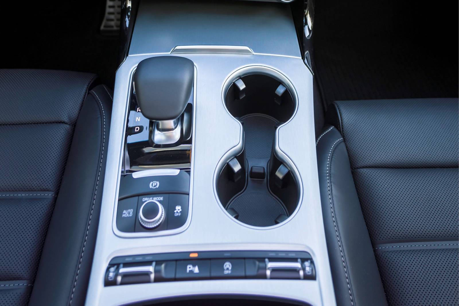 2018 Kia Stinger interior SHF
