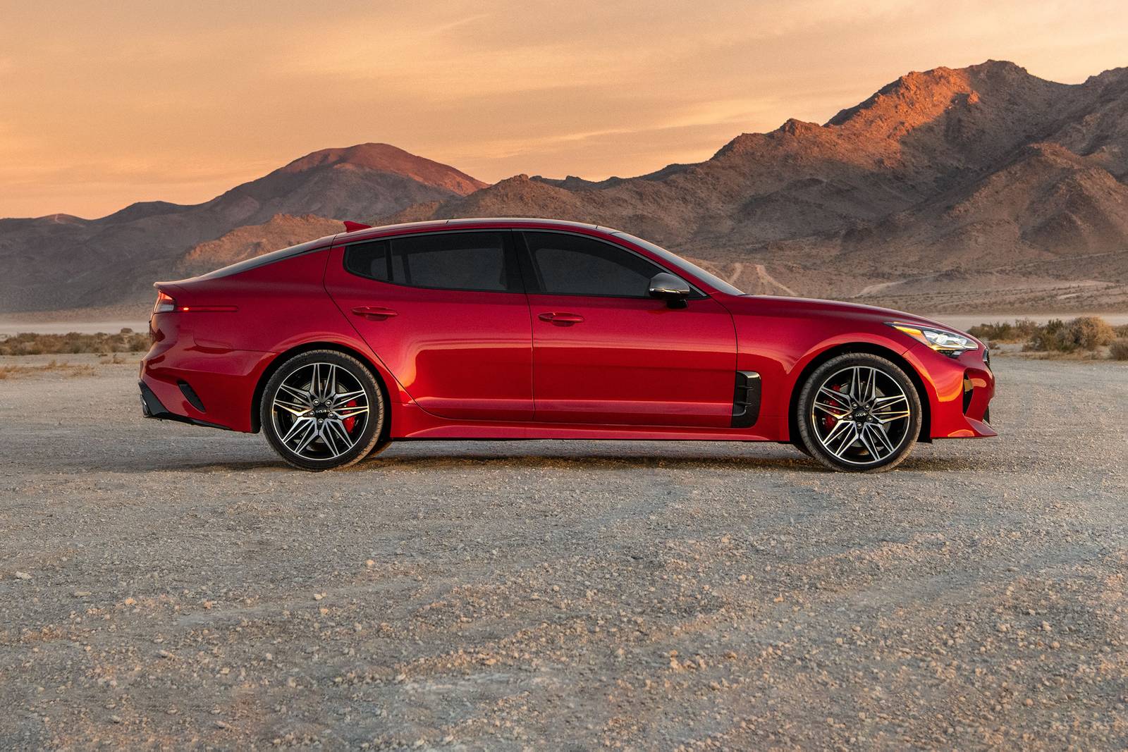 2022 Kia Stinger exterior S
