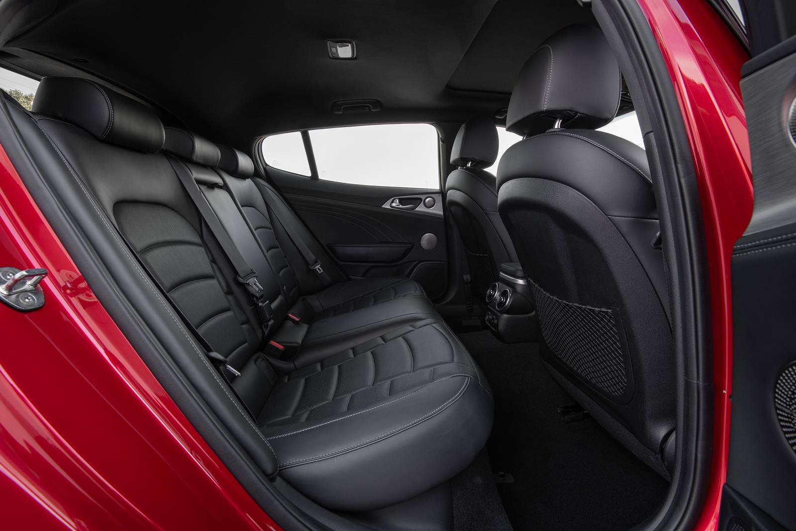 2022 Kia Stinger interior RI