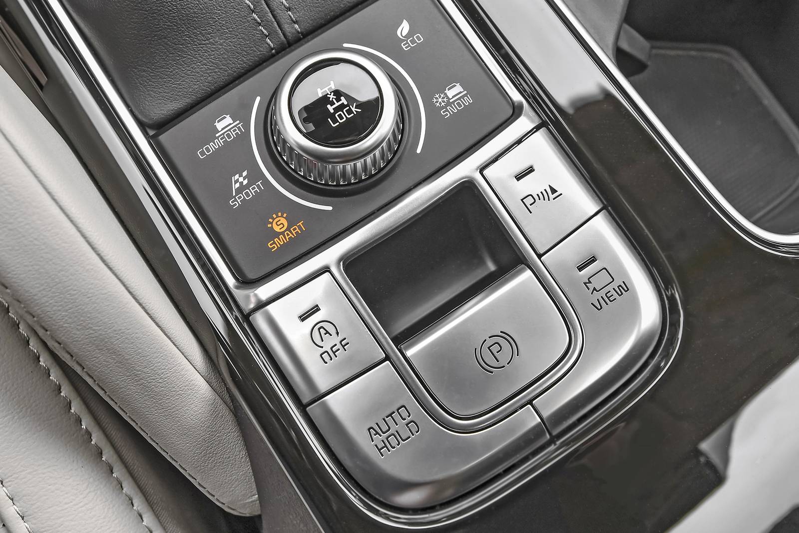 2020 Kia Telluride interior AUXCTRL