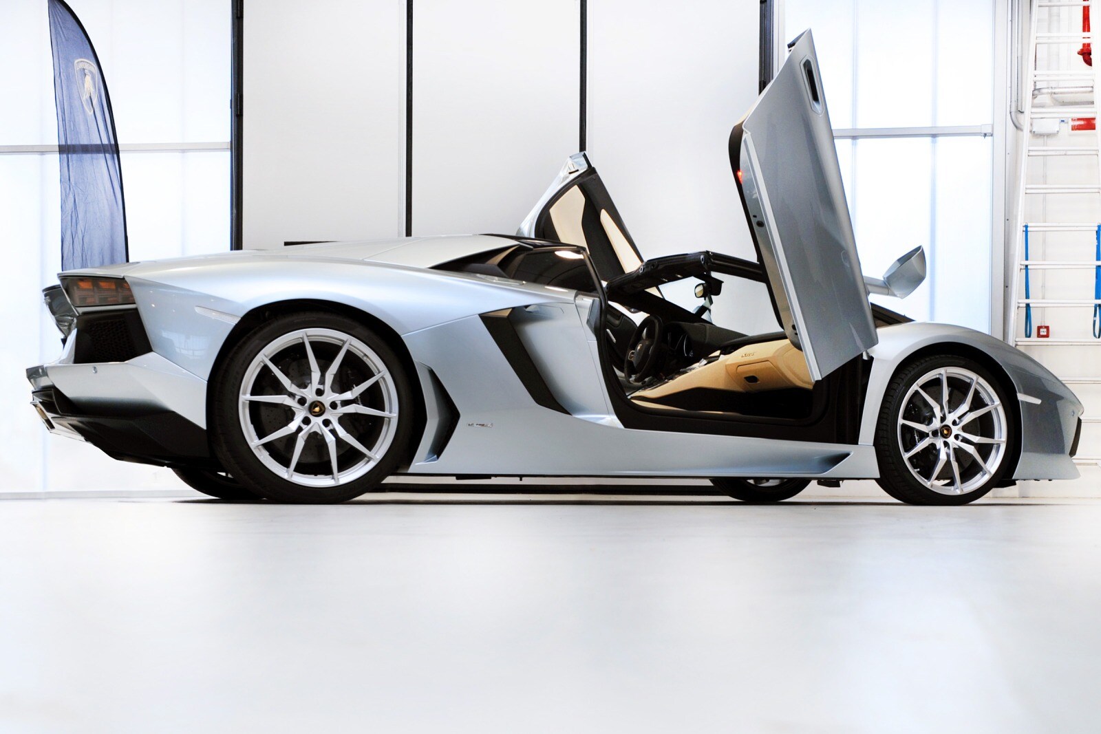 2013 Lamborghini Aventador LP 700-4 Roadster Convertible Exterior