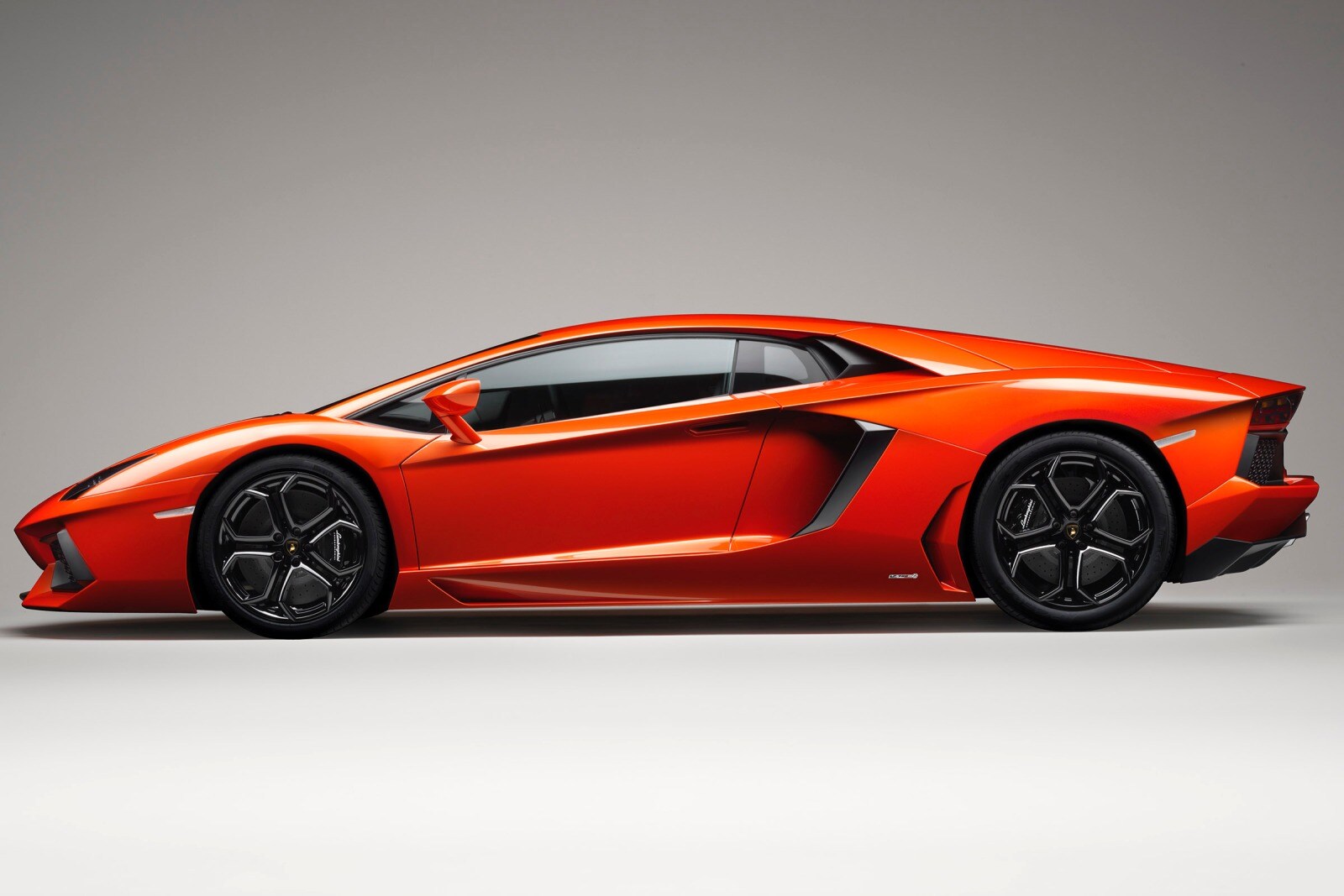 2016 Lamborghini Aventador exterior F