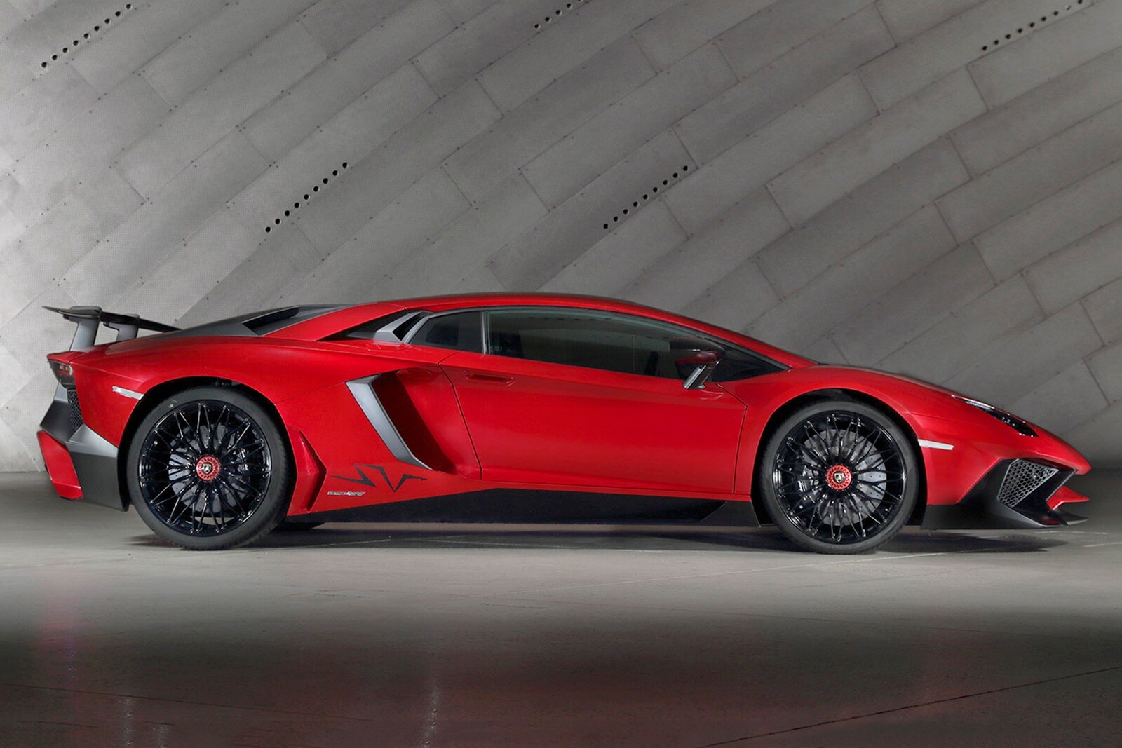 2016 Lamborghini Aventador exterior F