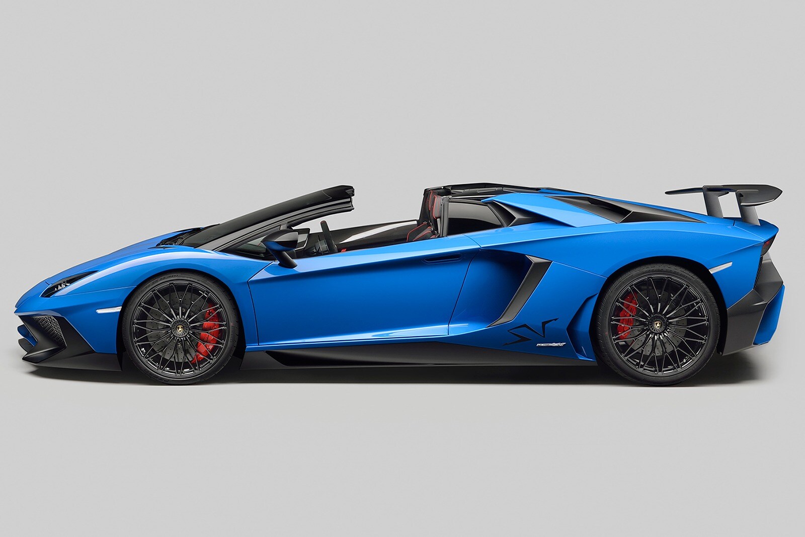 2016 Lamborghini Aventador exterior F