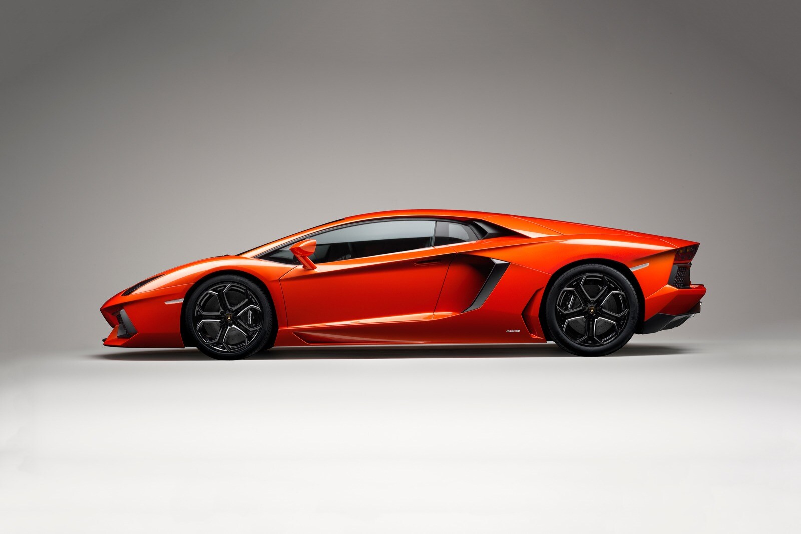 2017 Lamborghini Aventador exterior F