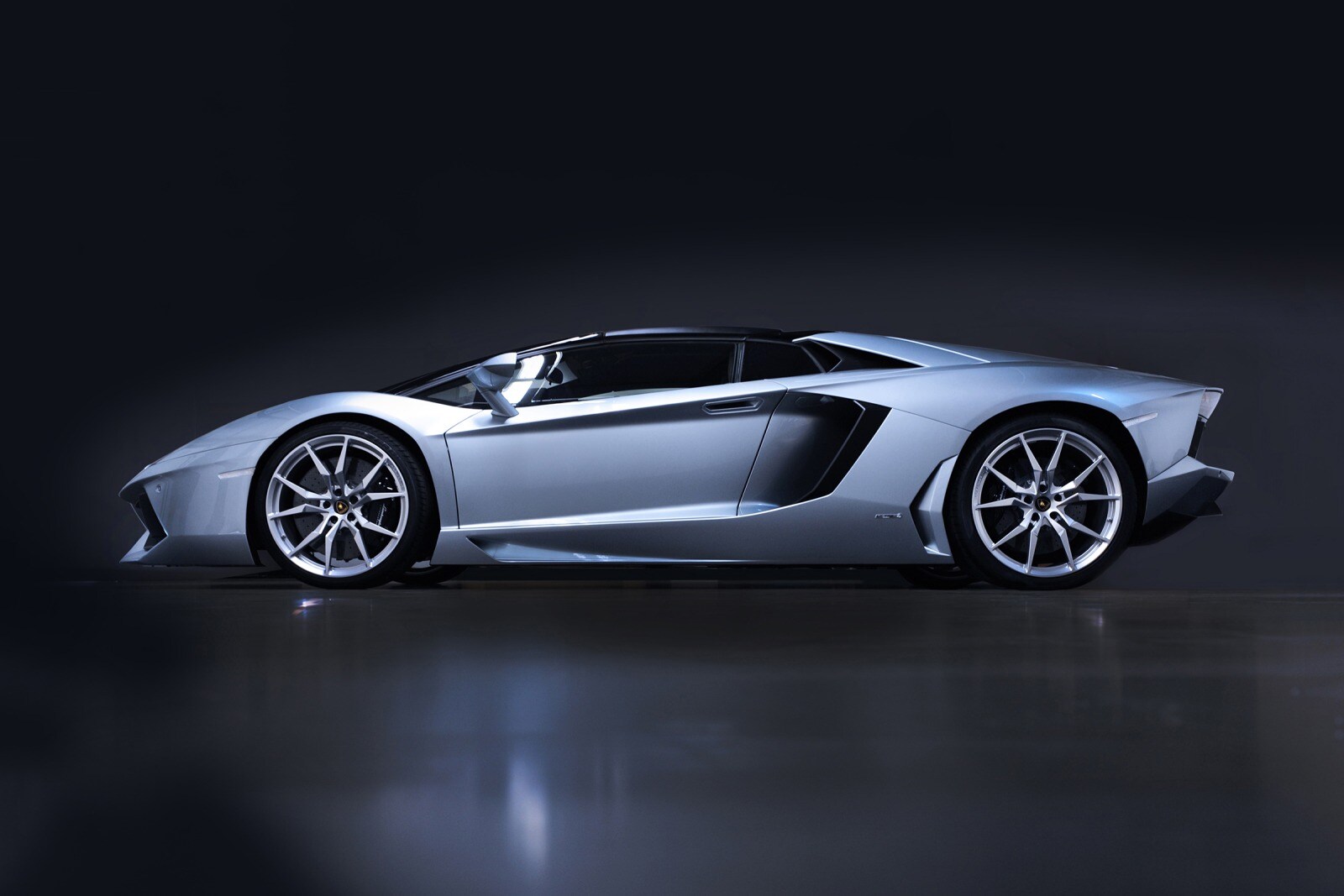 2017 Lamborghini Aventador LP 700-4 Roadster Convertible Exterior