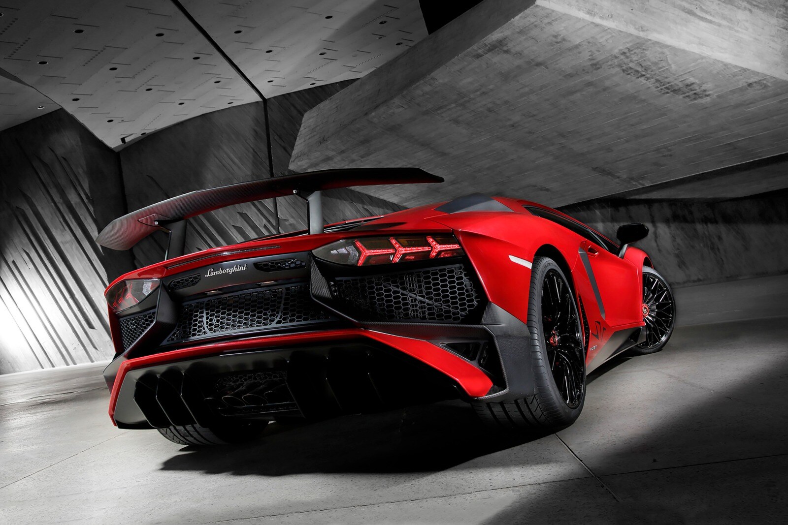2017 Lamborghini Aventador exterior F