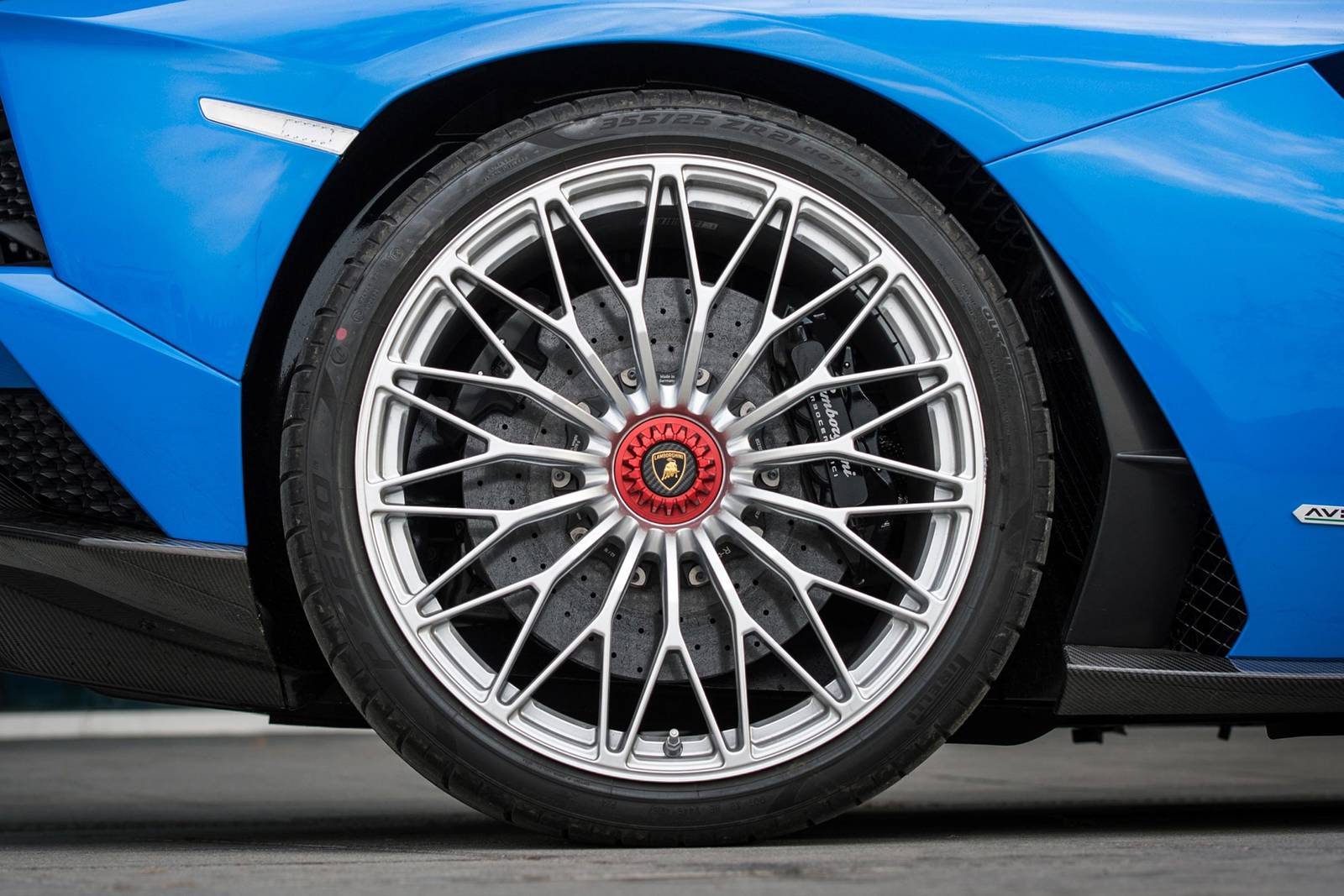 2019 Lamborghini Aventador — OEM photo 4