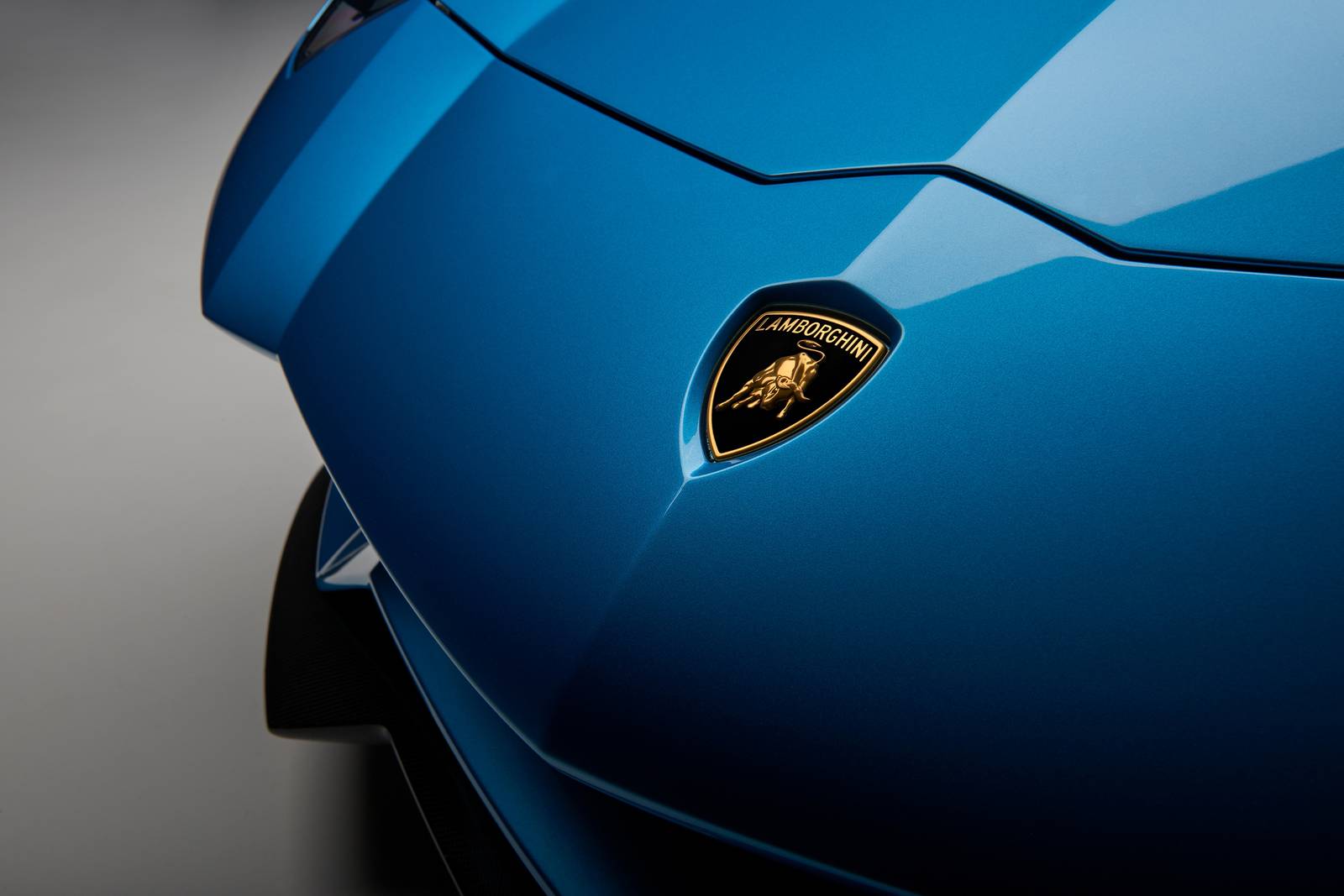 2019 Lamborghini Aventador — OEM photo 2