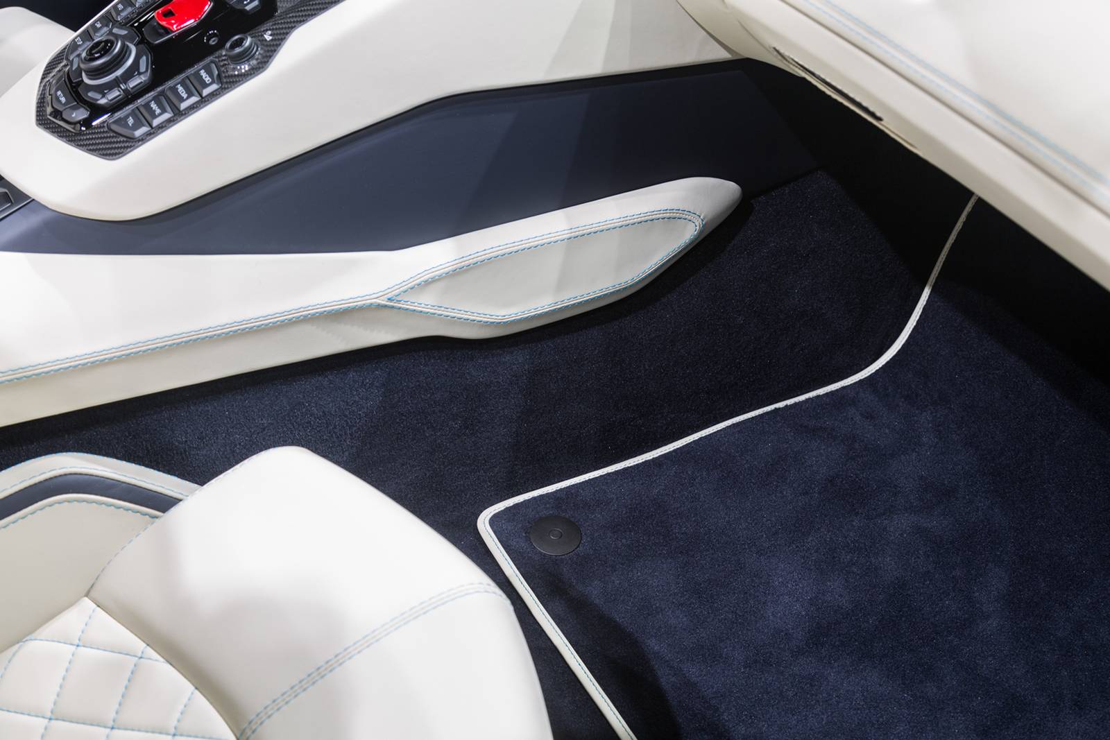 2019 Lamborghini Aventador interior DETAIL