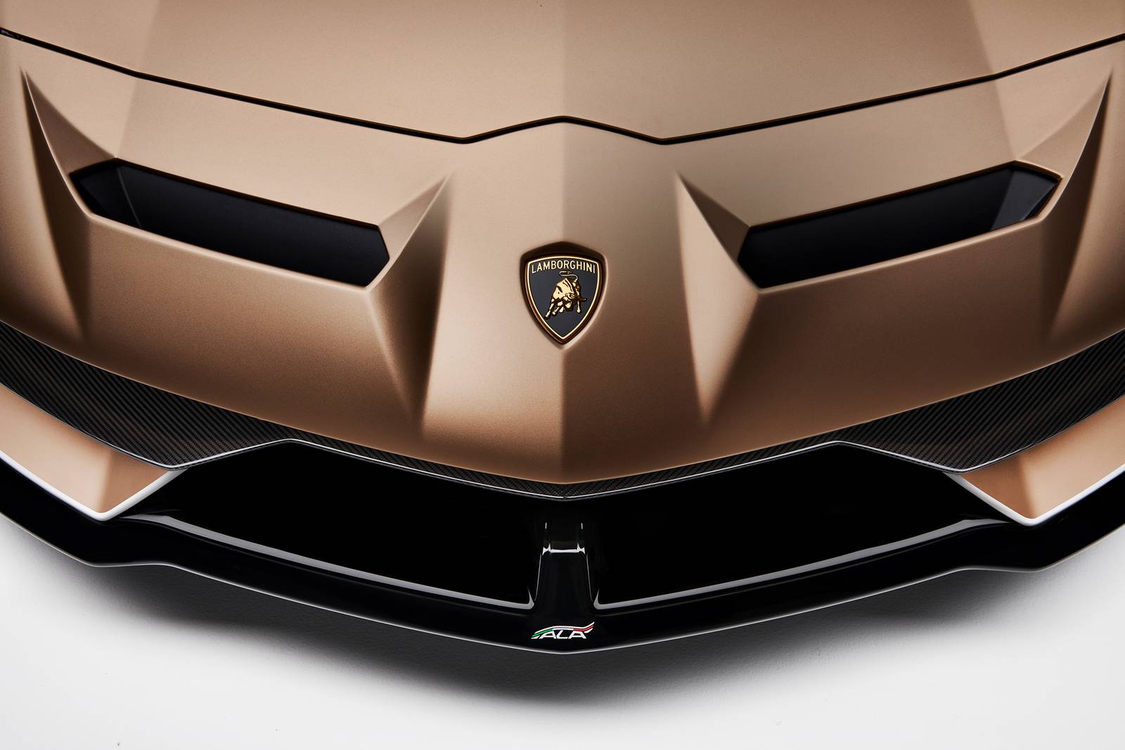 2020 Lamborghini Aventador exterior FBDG