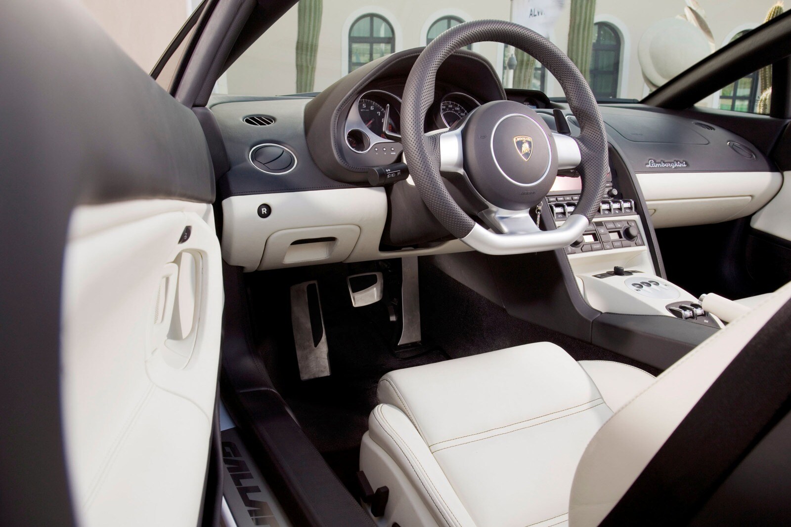 2012 Lamborghini Gallardo interior D