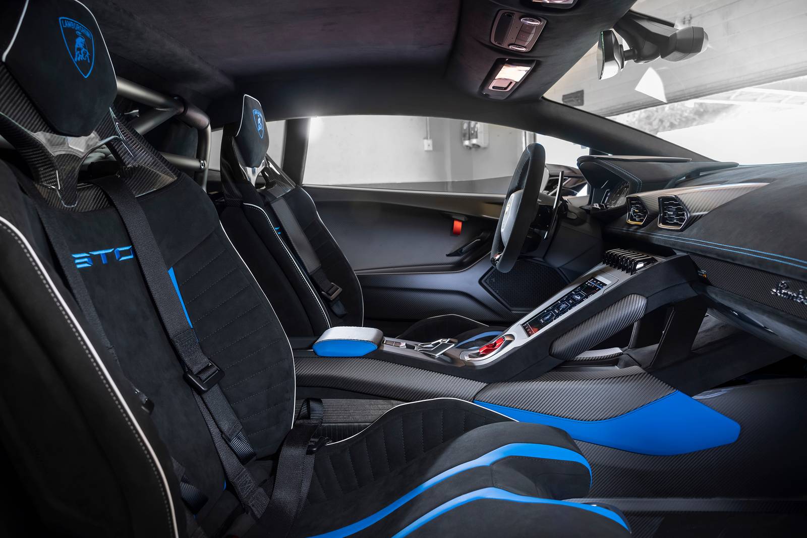 2022 Lamborghini Huracan STO interior I