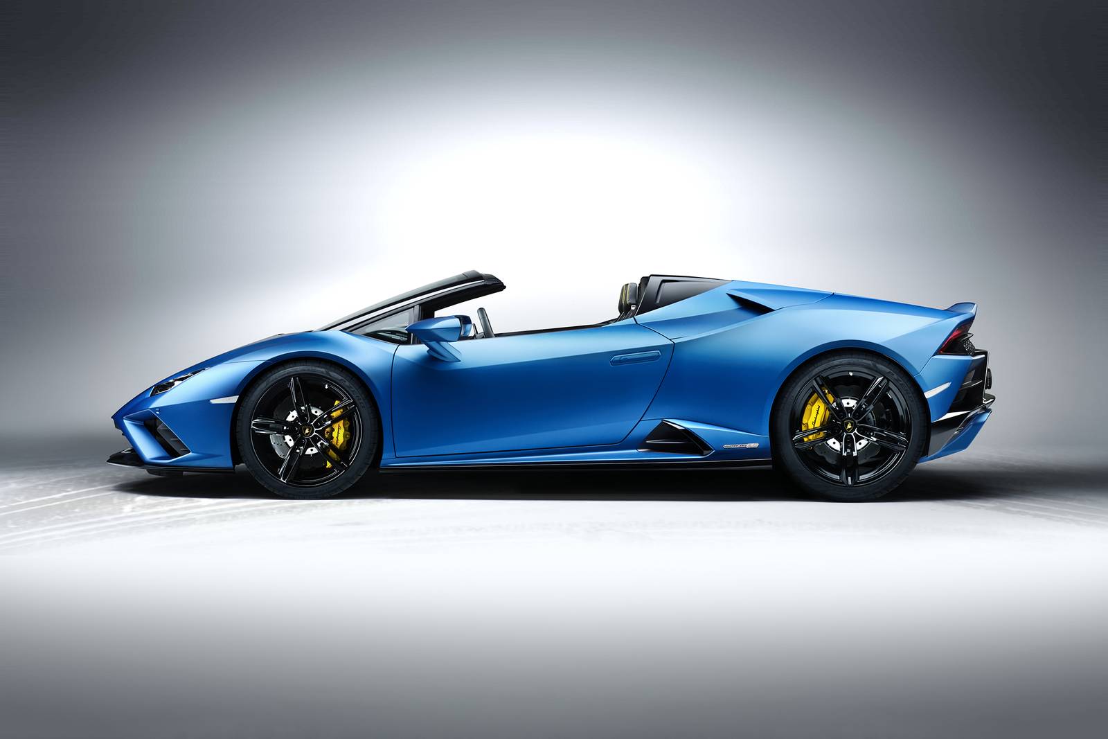 Lamborghini Huracan EVO RWD Spyder Convertible Profile