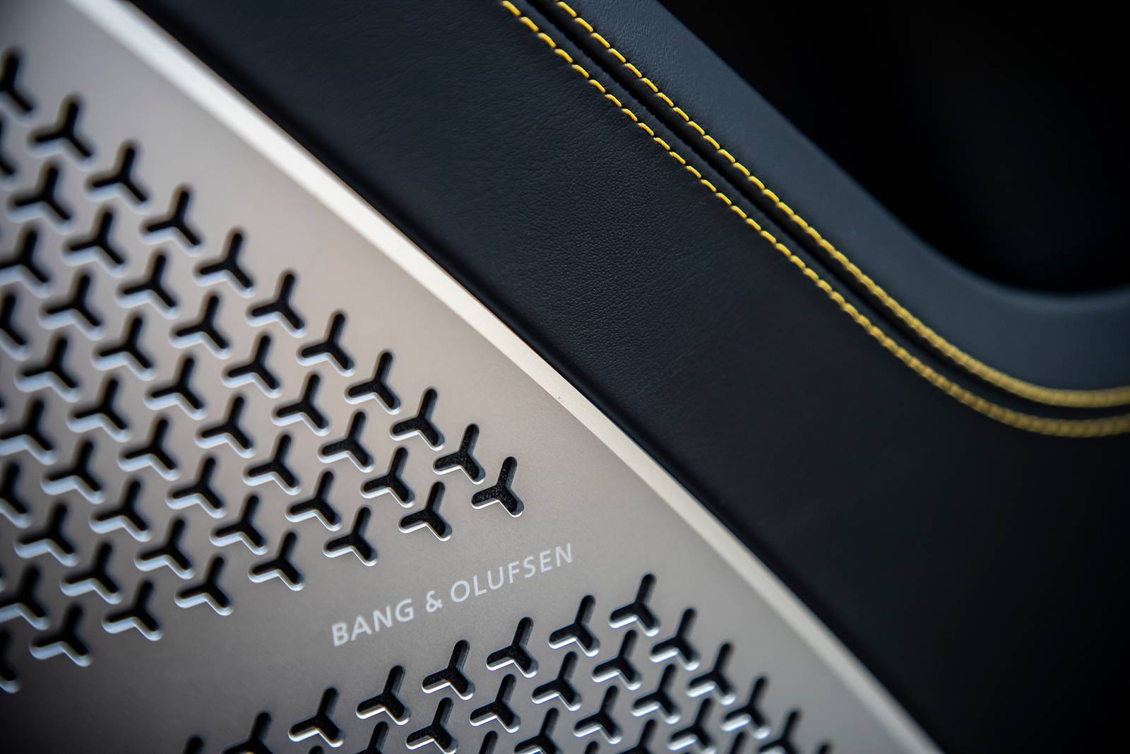 2019 Lamborghini Urus front safety DETAIL