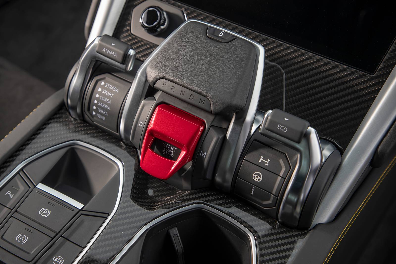 2019 Lamborghini Urus interior SHF