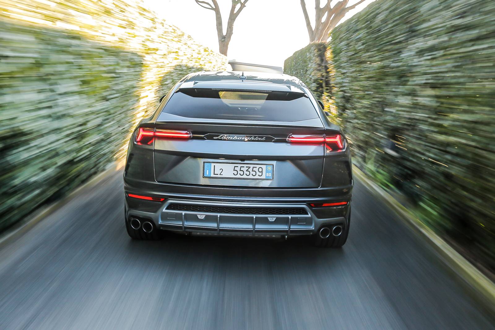 2022 Lamborghini Urus exterior LIFE1