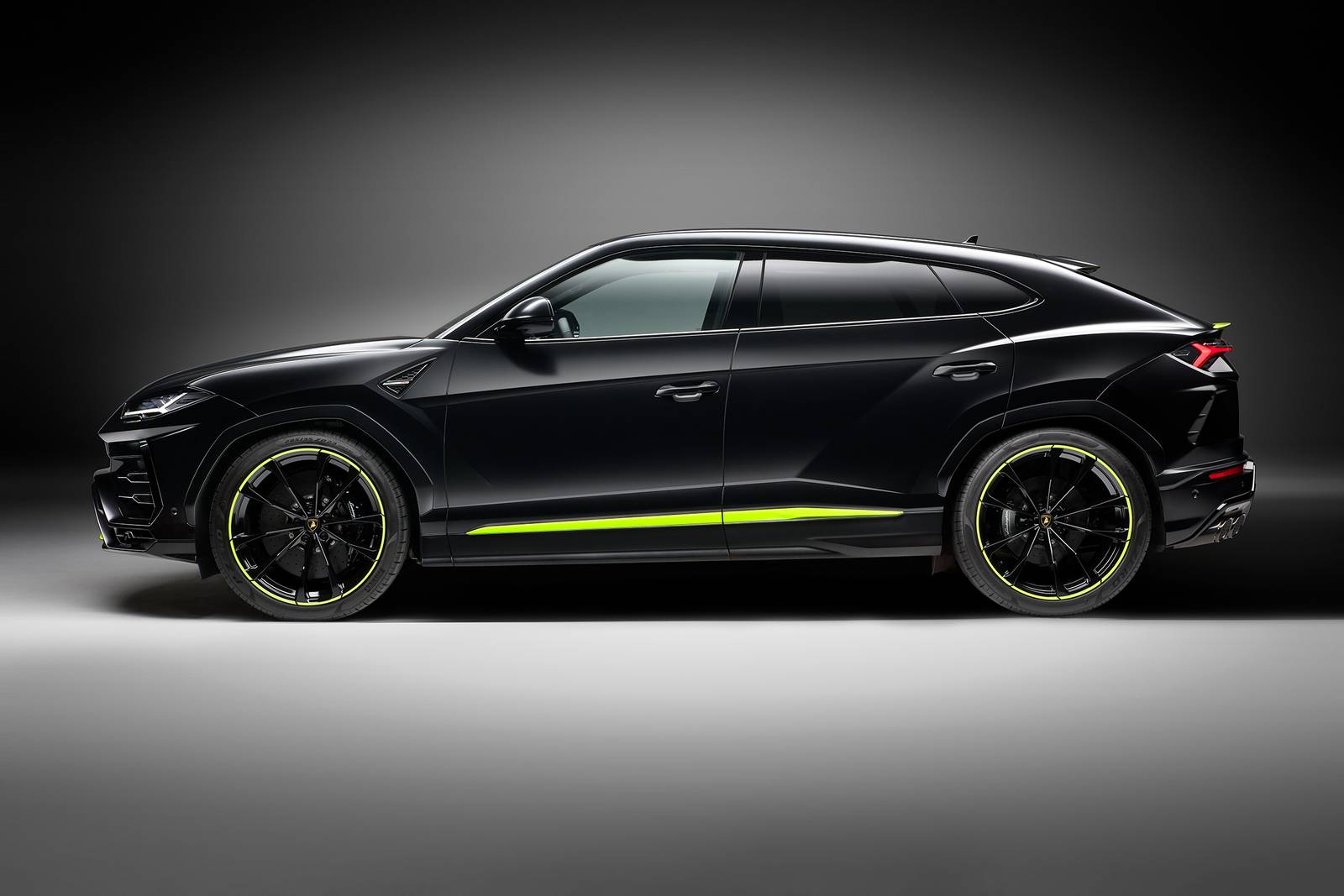 2022 Lamborghini Urus exterior S