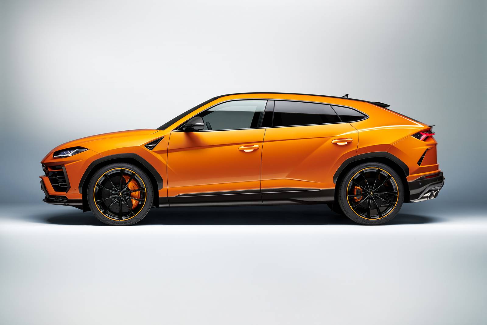 2022 Lamborghini Urus exterior S
