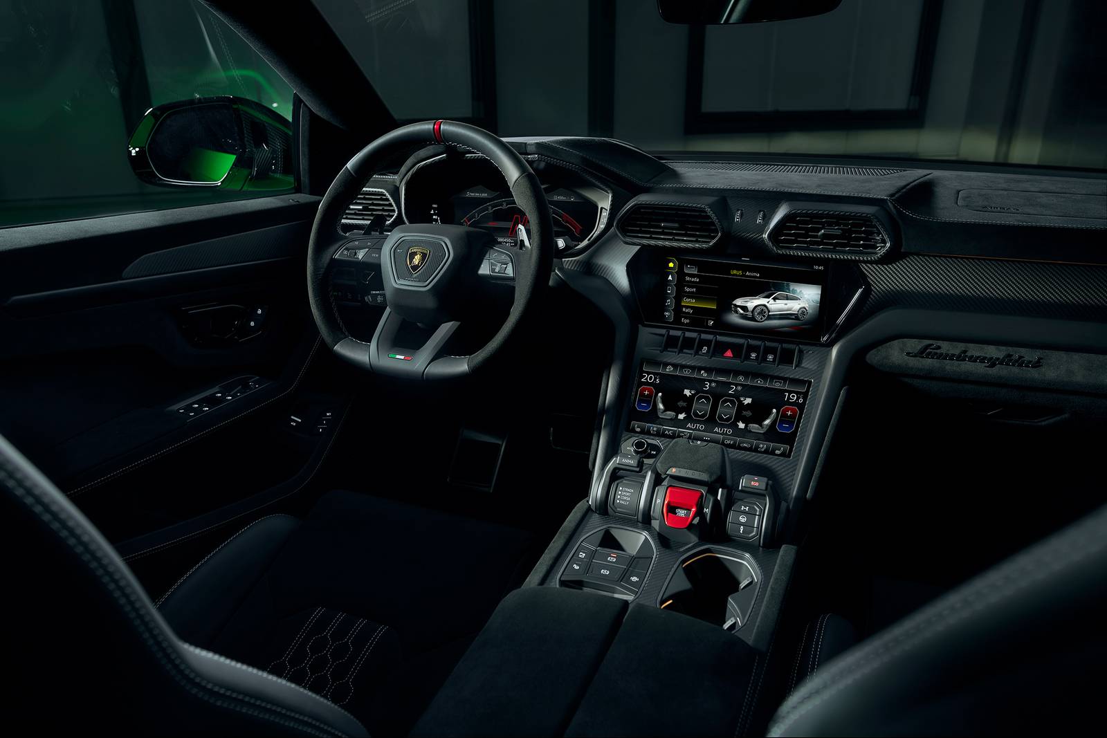 2023 Lamborghini Urus interior SWD