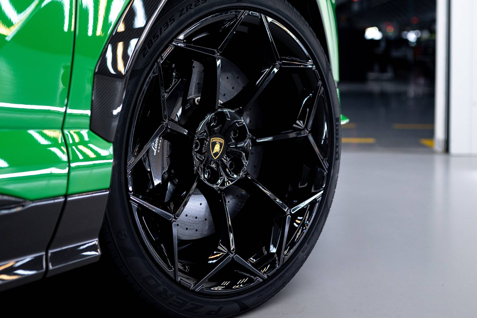 2023 Lamborghini Urus exterior W