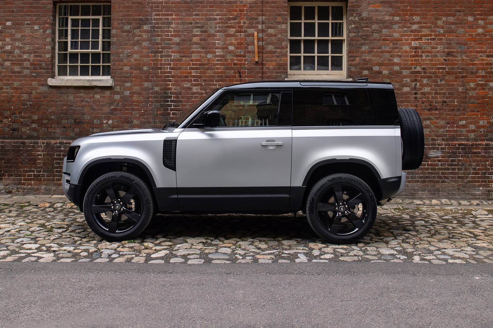 2021 Land Rover Defender — OEM photo 4