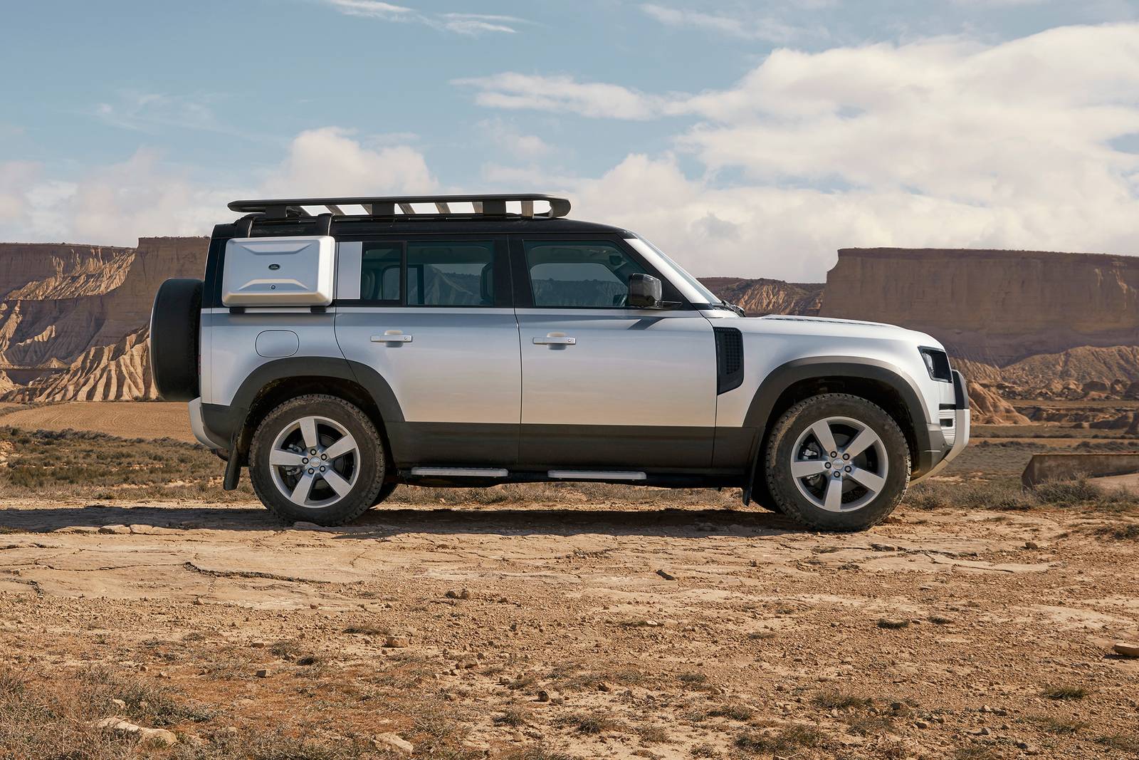 2021 Land Rover Defender — OEM photo 3