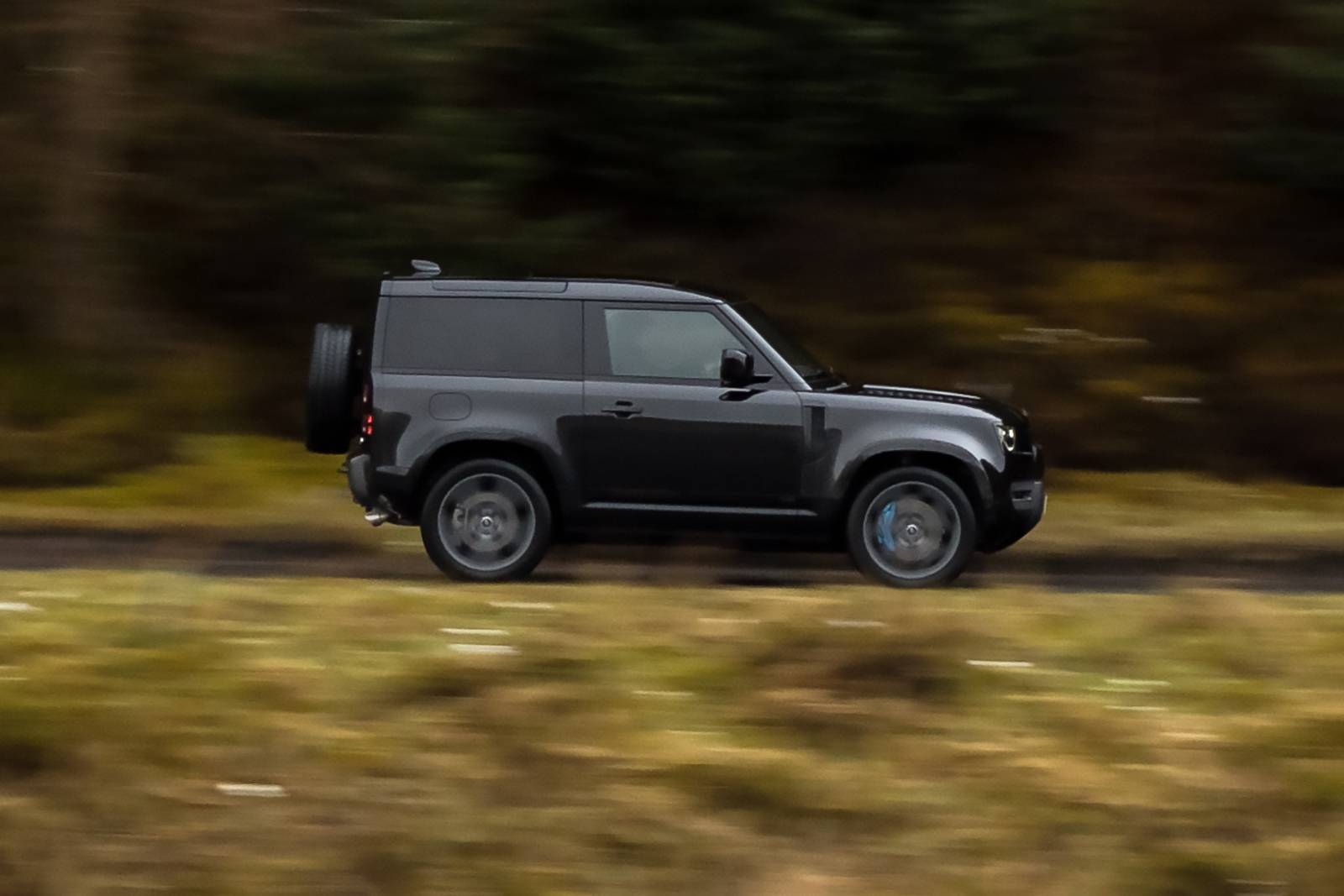 2022 Land Rover Defender — OEM photo 5