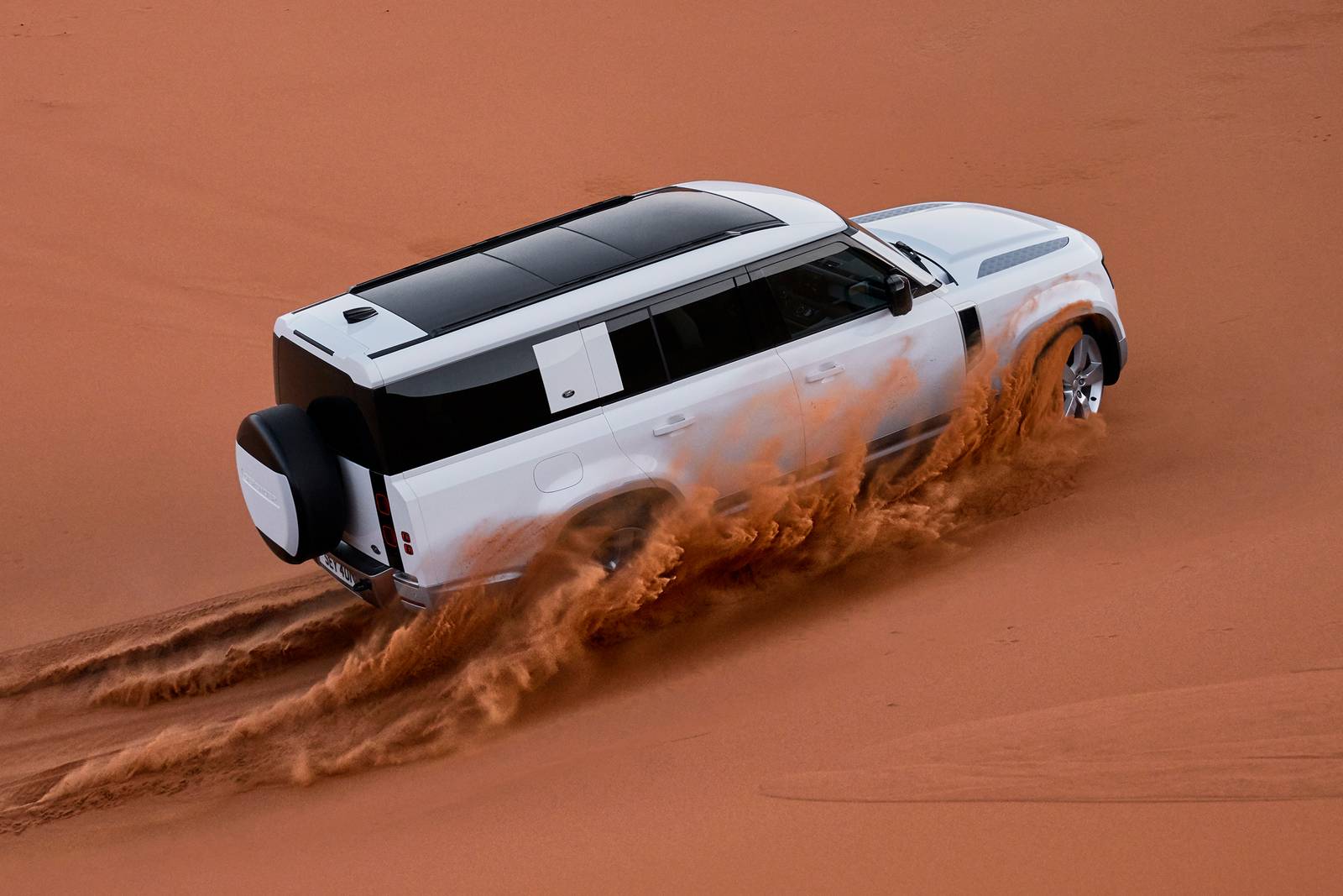 2023 Land Rover Defender — OEM photo 4