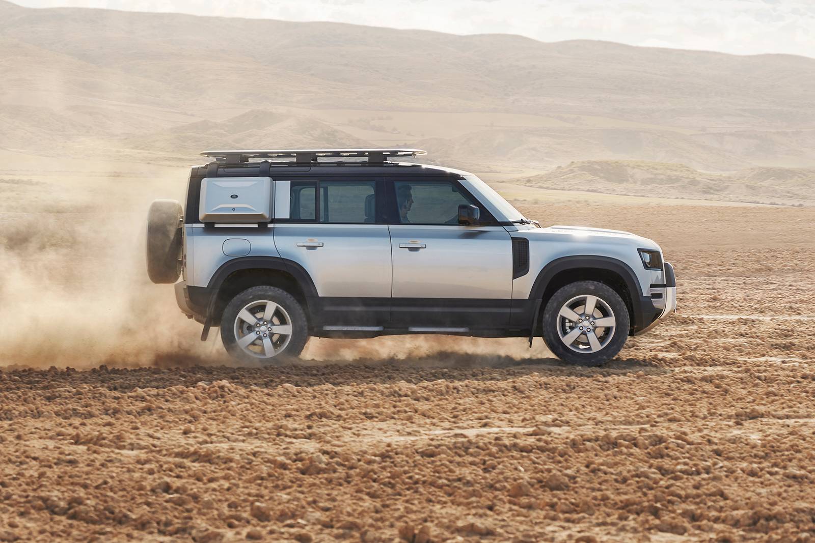 2025 Land Rover Defender — OEM photo 3