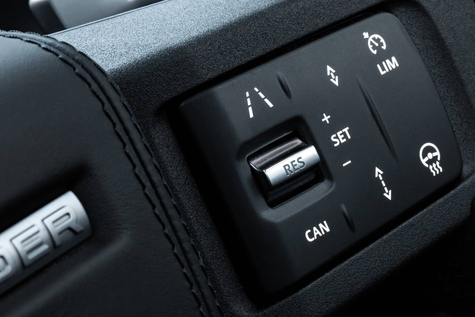 2025 Land Rover Defender interior AUXCTRL