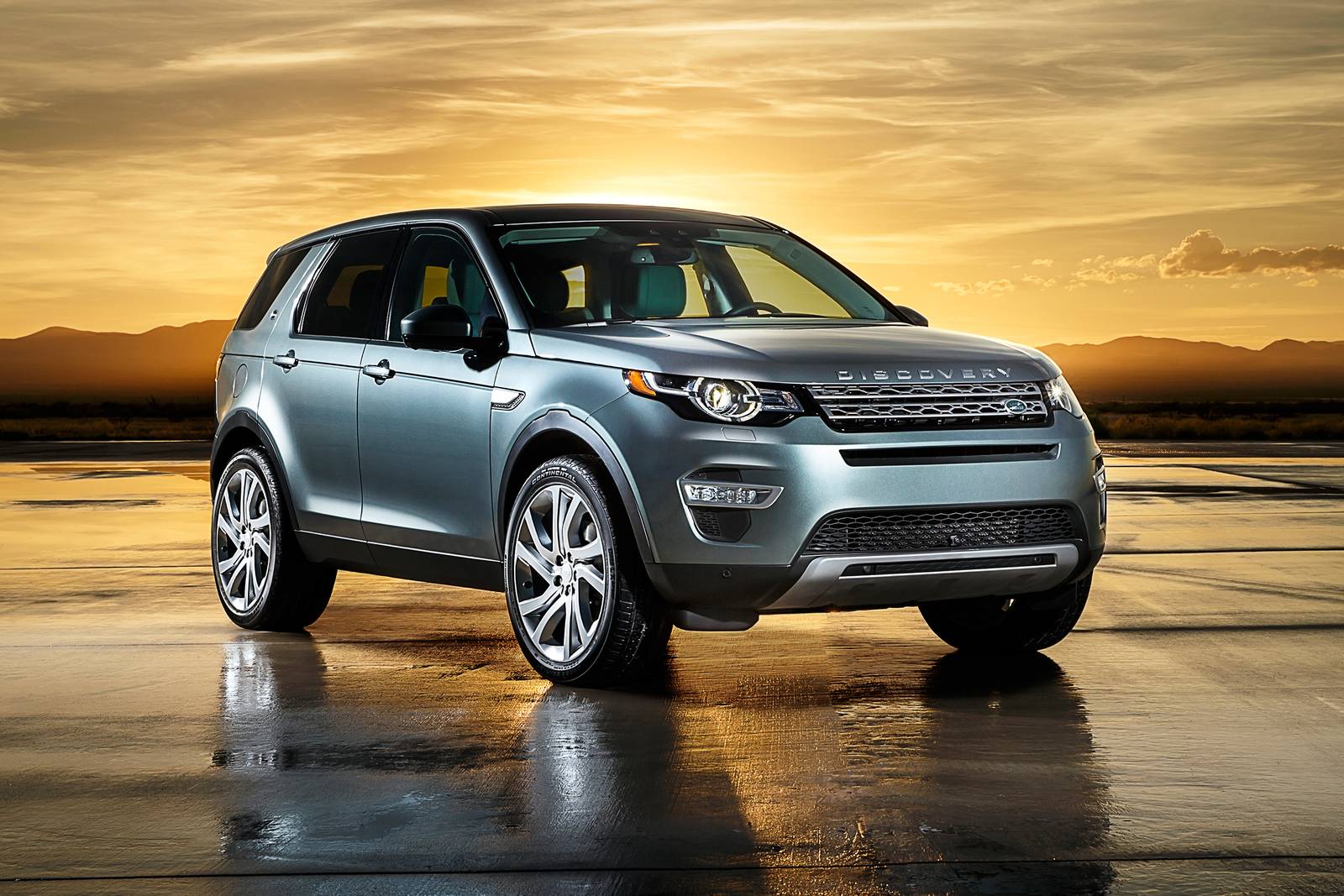 2019 Land Rover Discovery Sport exterior FQ