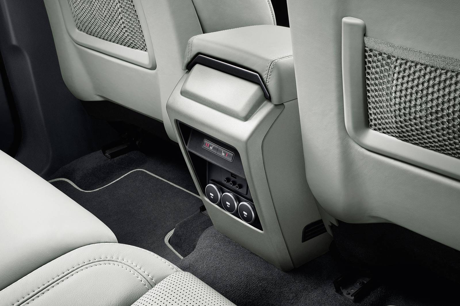 2019 Land Rover Discovery Sport interior DETAIL