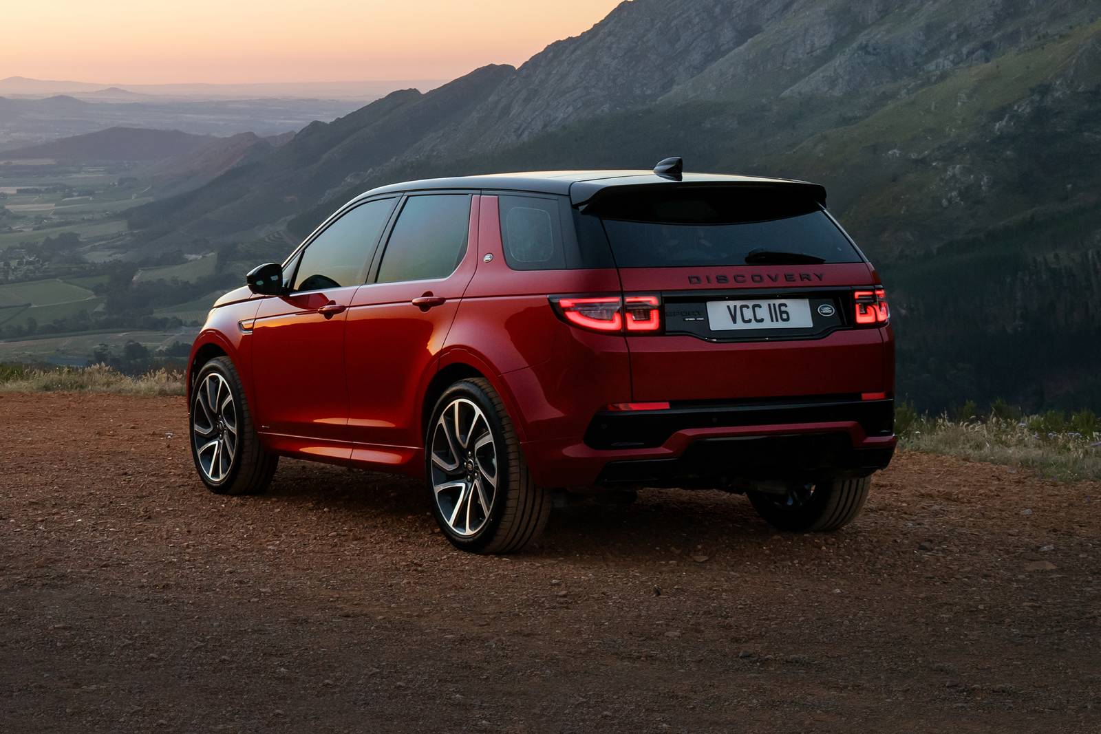 Land Rover Discovery Sport P250 R-Dynamic SE 4dr SUV Exterior Shown