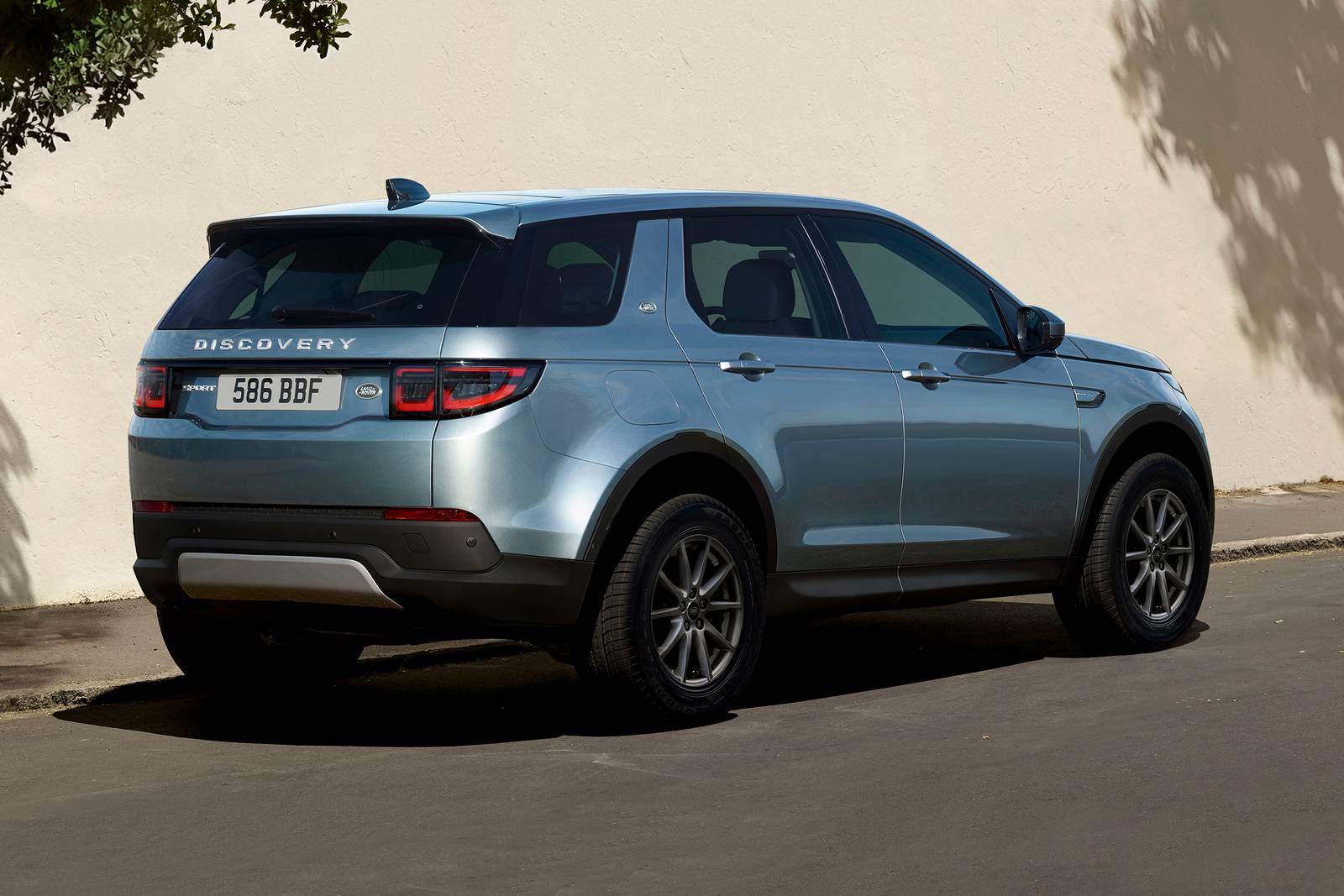 2020 Land Rover Discovery Sport exterior FQ