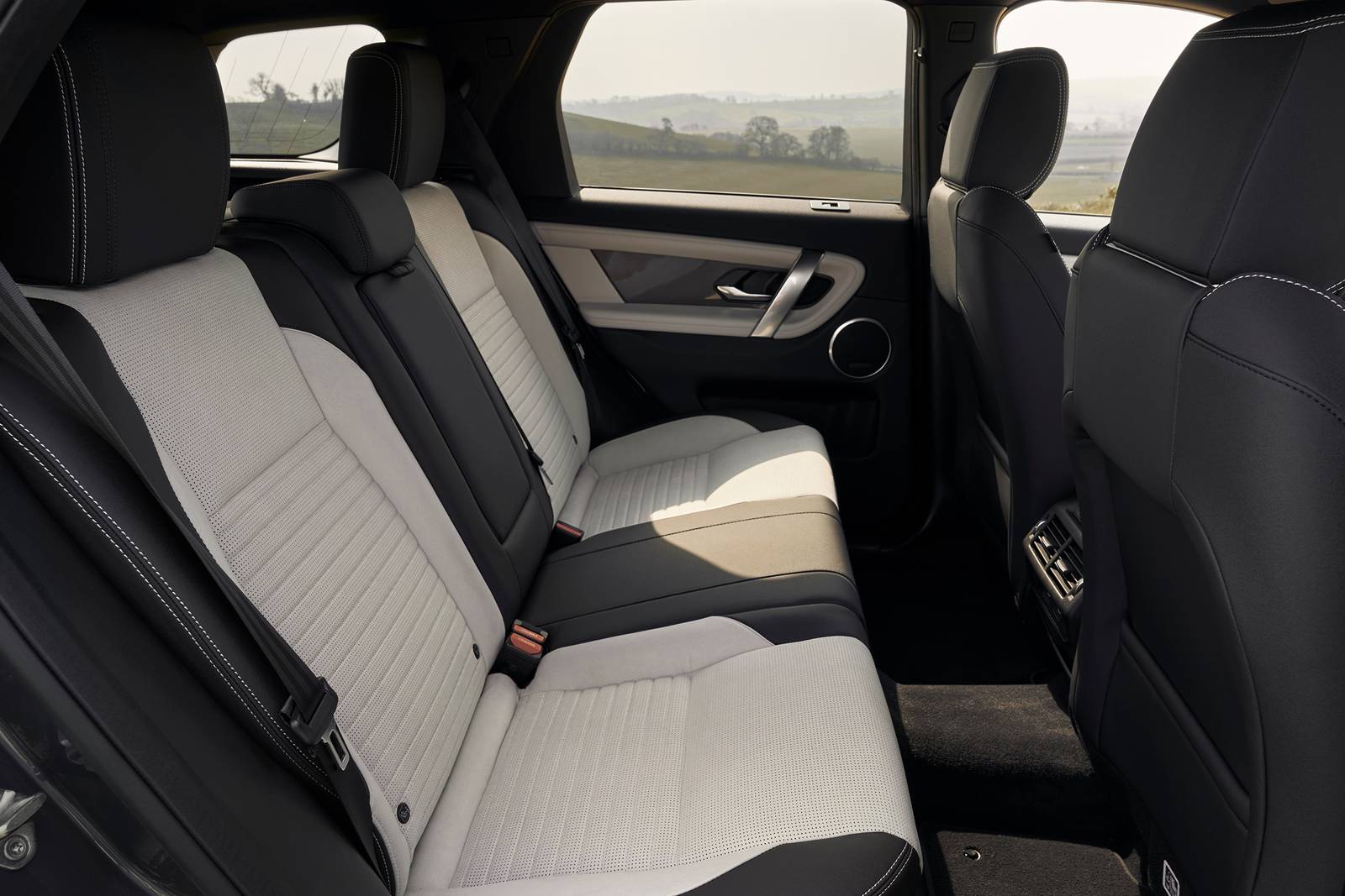 2023 Land Rover Discovery Sport interior RI