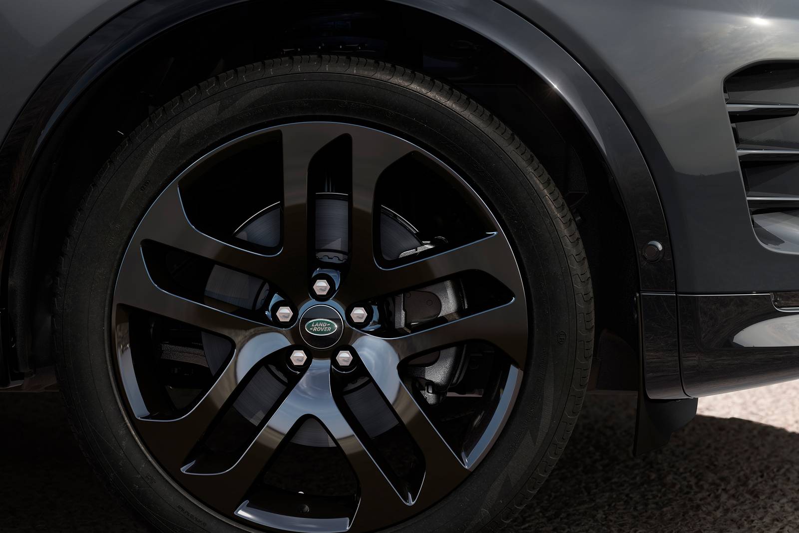 2025 Land Rover Discovery Sport exterior EDETAIL