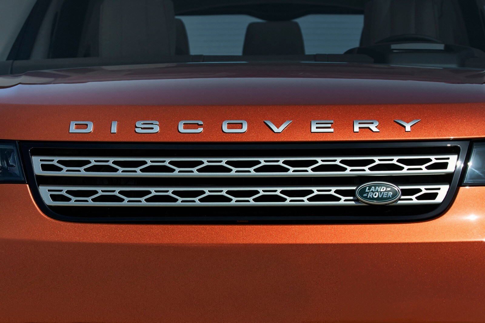 2017 Land Rover Discovery — OEM photo 4