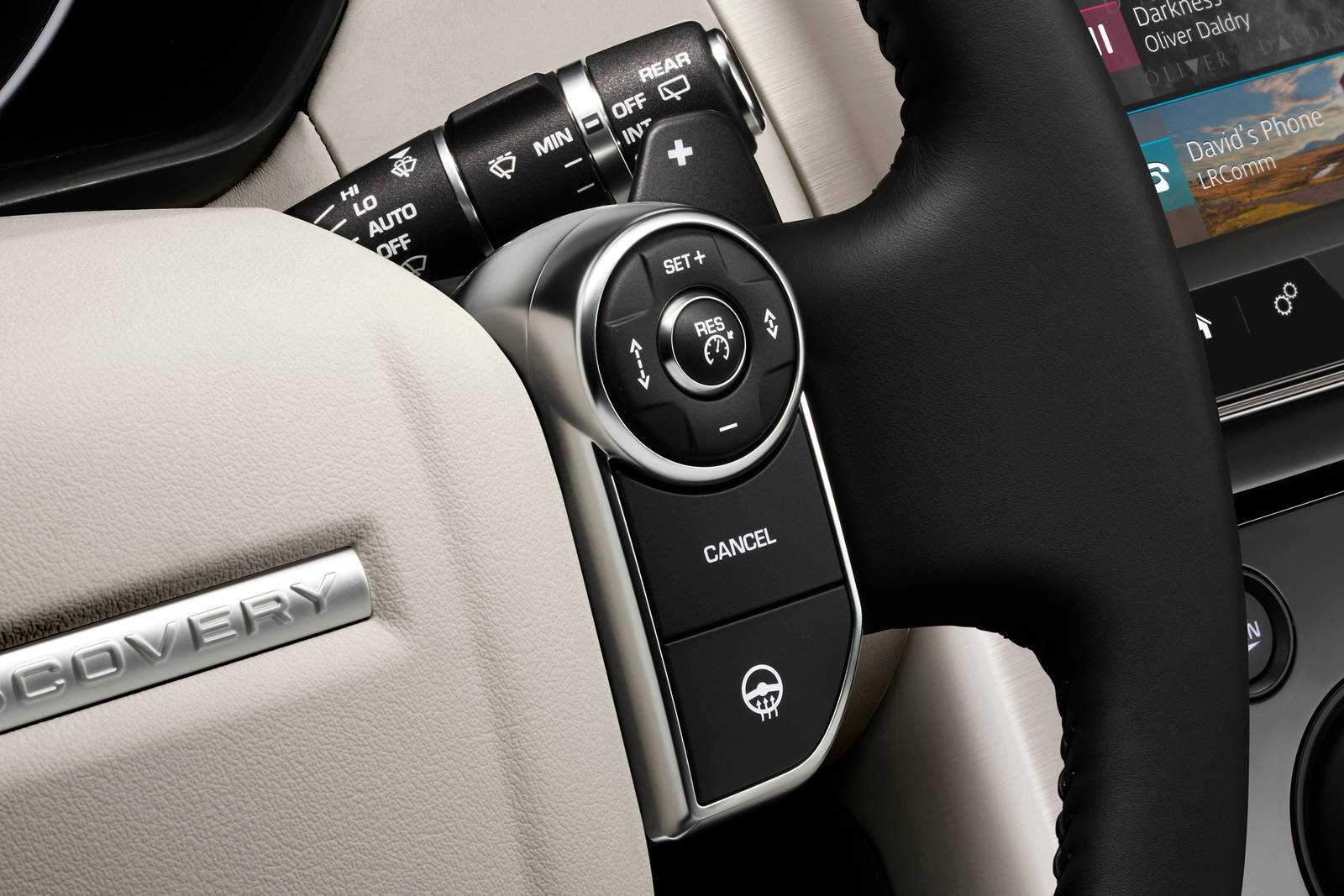 2020 Land Rover Discovery interior AUXCTRL