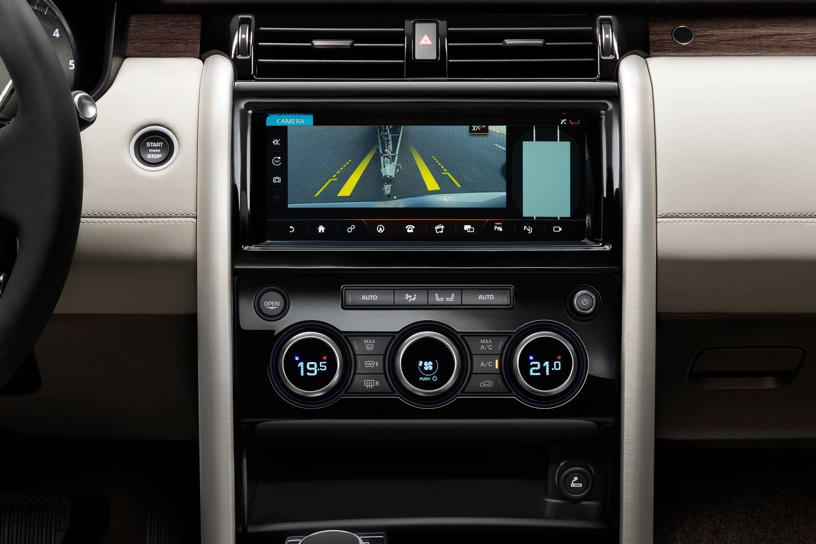 2020 Land Rover Discovery interior CC