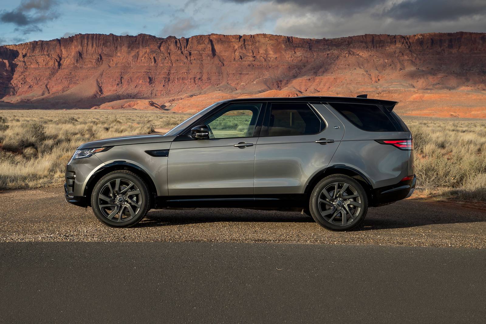 2020 Land Rover Discovery — OEM photo 4