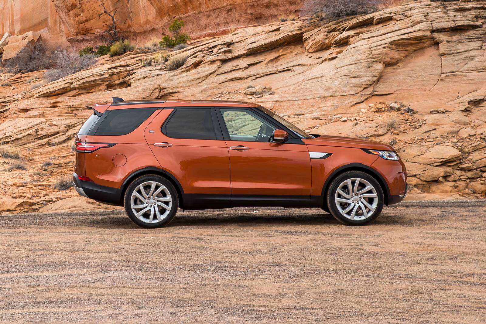 2020 Land Rover Discovery — OEM photo 3