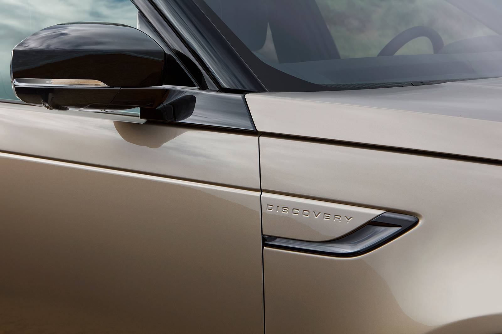 2021 Land Rover Discovery exterior EDETAIL