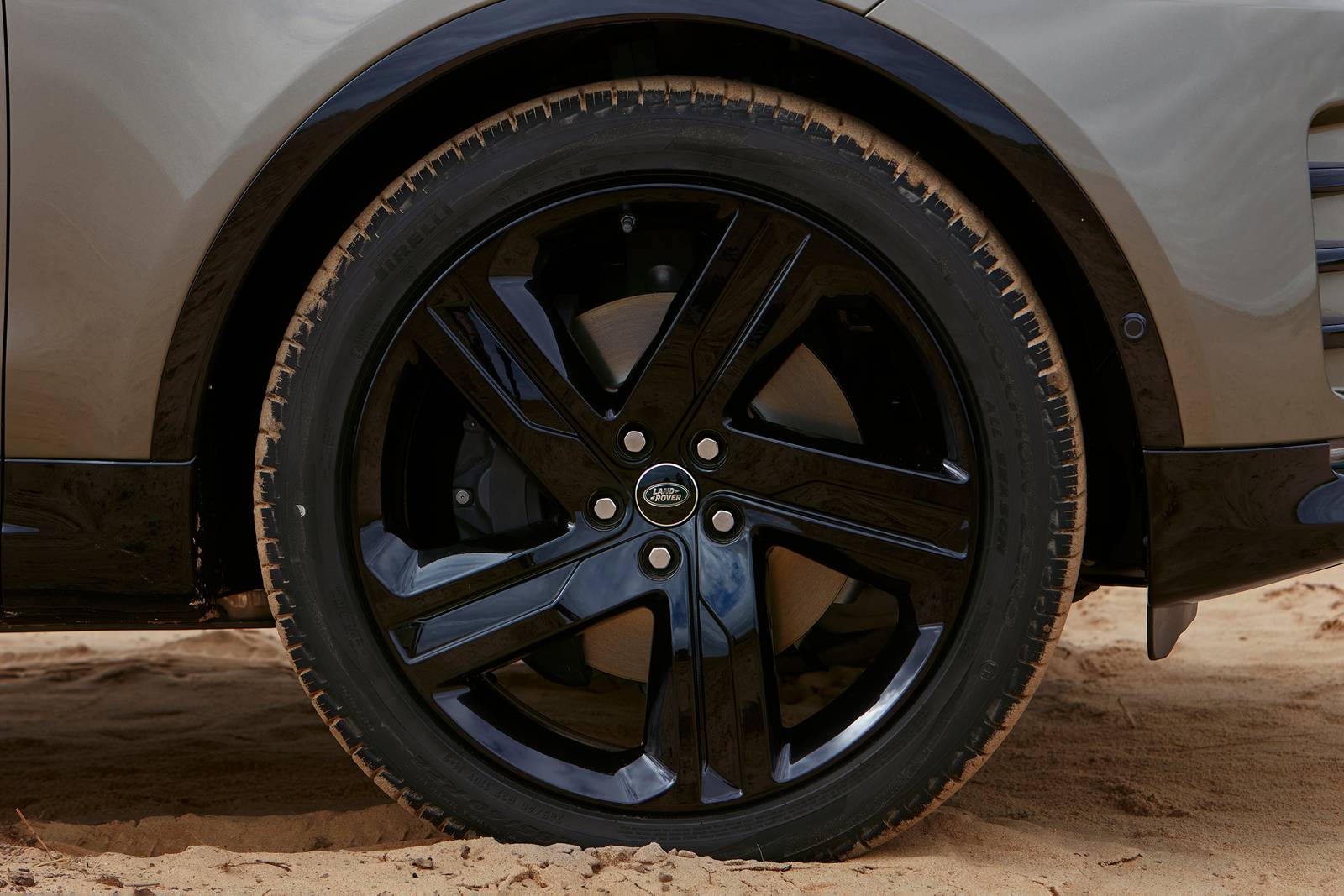 2021 Land Rover Discovery — OEM photo 4