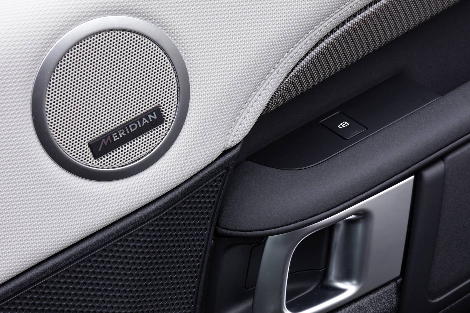 2023 Land Rover Discovery interior DETAIL