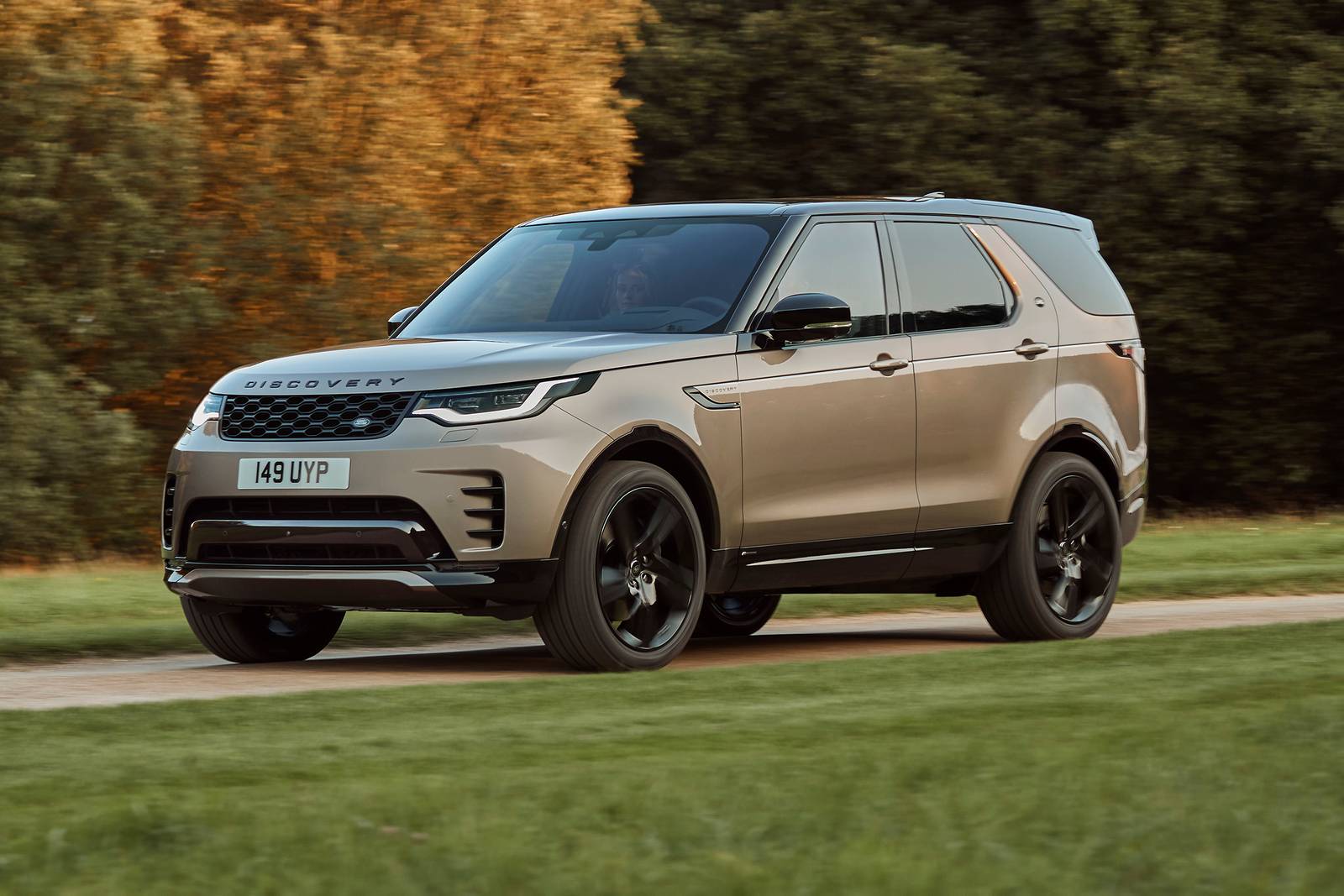 2024 Land Rover Discovery P360 Dynamic SE 4dr SUV Exterior Shown
