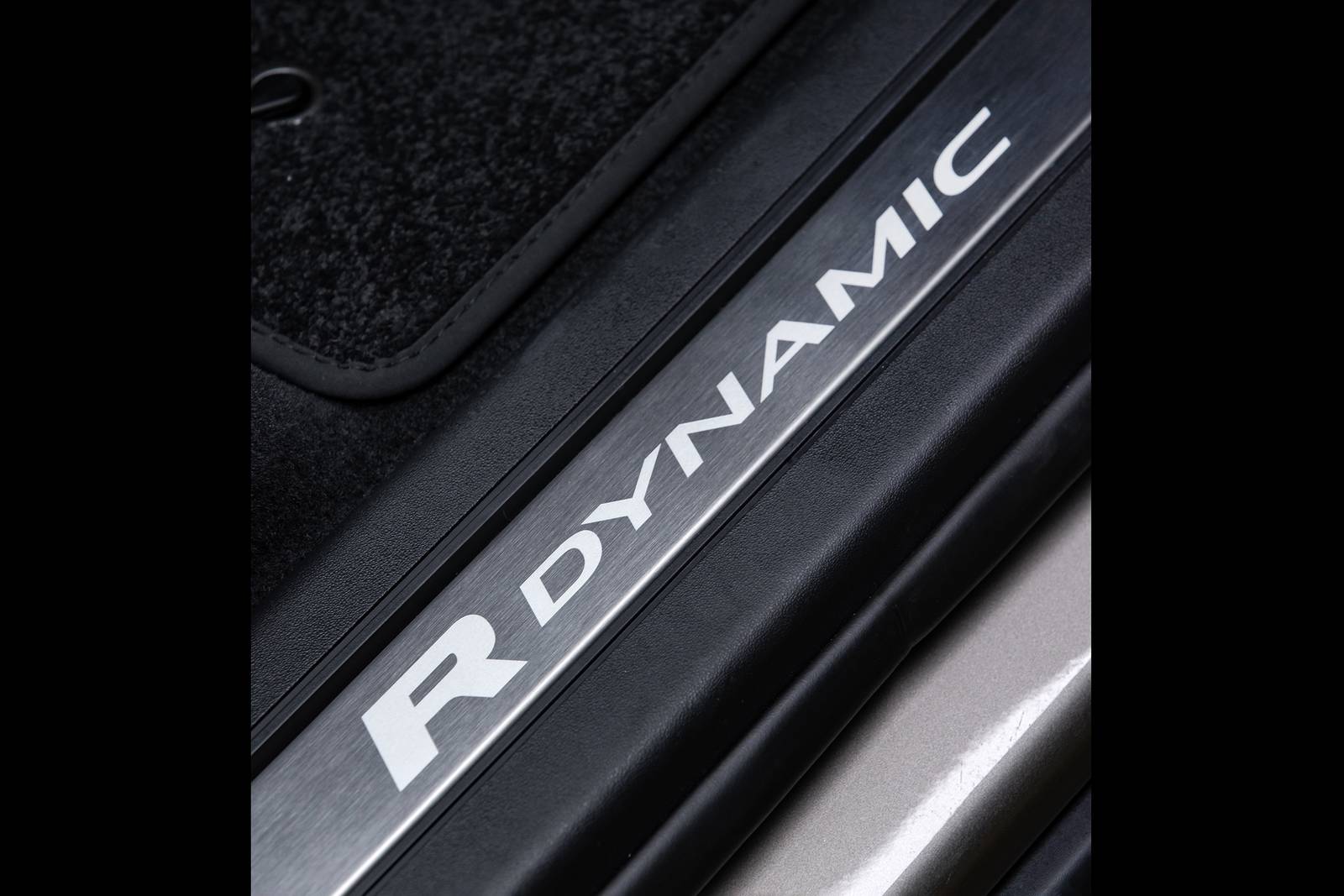 2025 Land Rover Discovery interior DETAIL